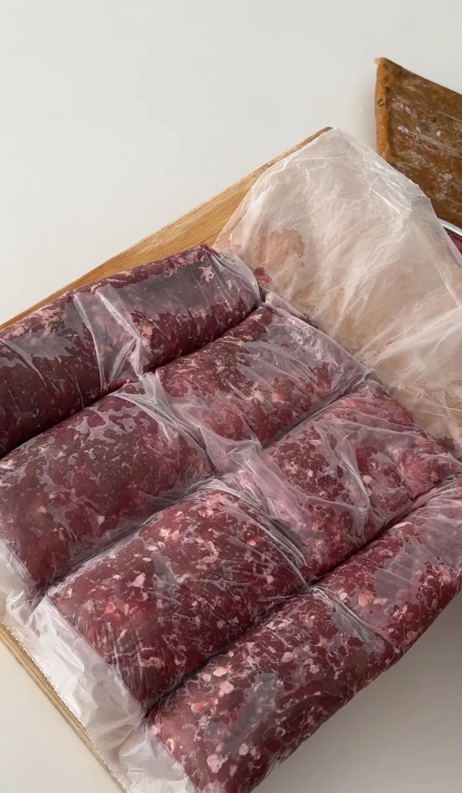Carne moída porcionada achatada em saquinhos